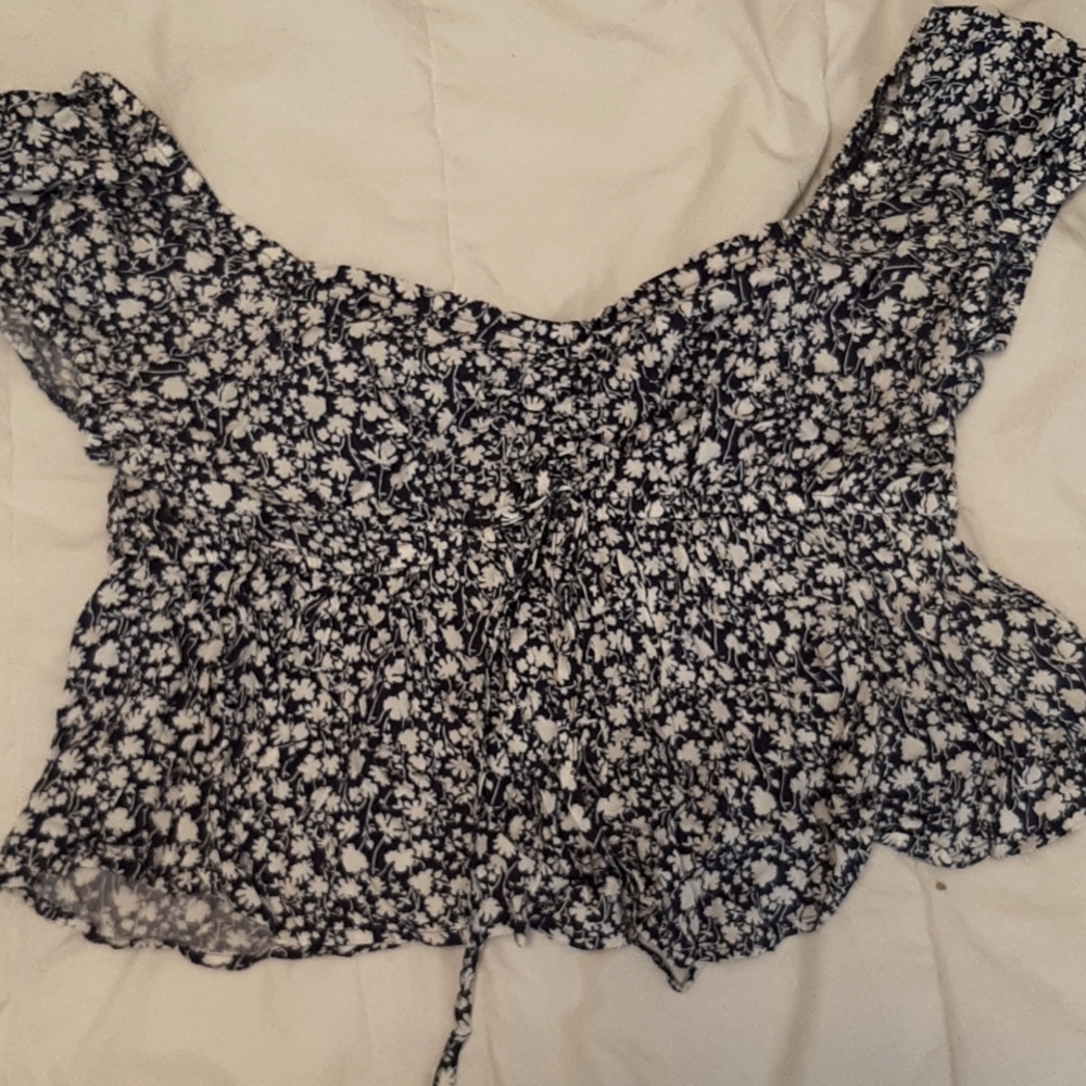 Blue & white ditsy patterned Crop top